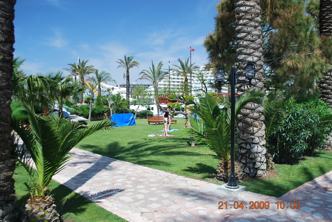 imagini hotel TITANIC LARA